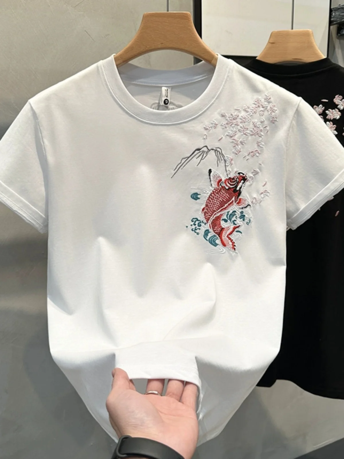 

Футболка с объемной вышивкой, круглым вырезом, повседневная, свободного кроя, с коротким рукавом, летняя, модная, из высококачественного материала, молодежный стиль