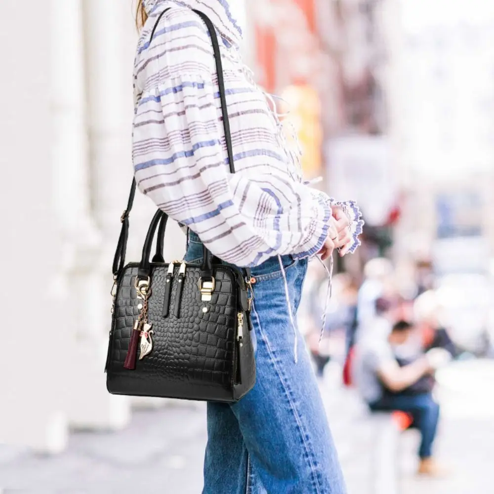 PU Leather Ladies Hand Bags Tassel Design Shoulder Strap Underarm Bag Handle Design Crocodile Pattern Tassel Shoulder Bag
