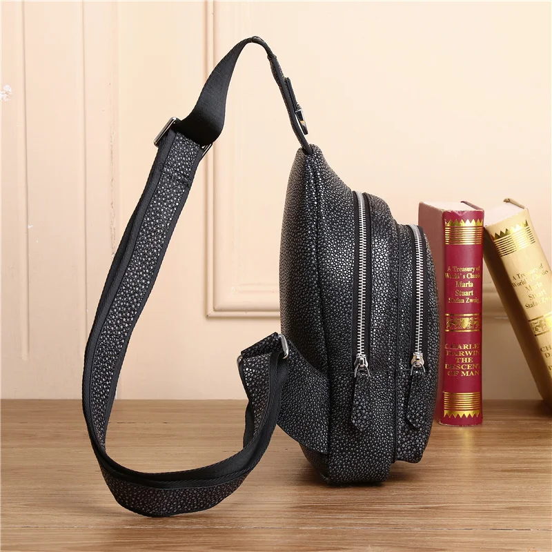 New leather men's chest bag, high-end fashion pearl fish chest bag, large capacity shoulder bag, trendy high-end crossbody bag