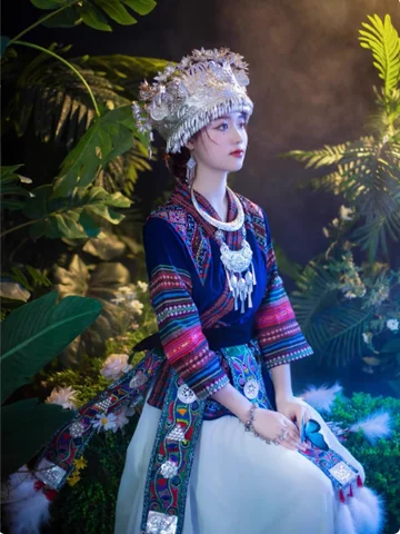 Chinese Miao Ethnic Minority Girls' Set Headwear Collar Stage