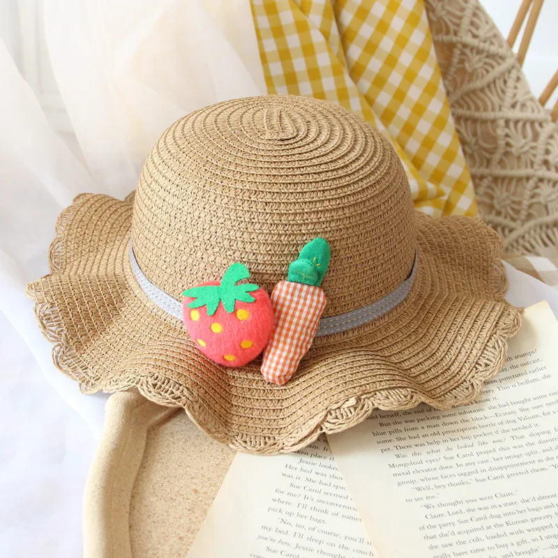 

Детская соломенная шляпа с большими полями, во французском стиле, с мультяшным клубничным декором, шикарная уличная шляпа для девочек, аксессуары для фотографии
