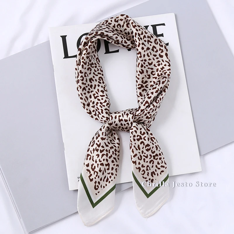 Pañuelo cuadrado con estampado de leopardo para mujer, pañuelo suave de seda de imitación pequeña, decoración de ropa de negocios, primavera y