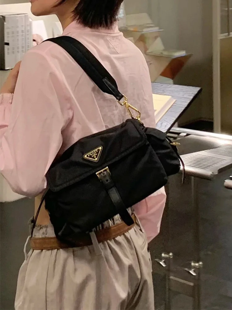 حقيبة رسول نسائية متعددة الجيوب من الجلد المدبوغ، موديل 2025 الجديد، خفيفة الوزن وفاخرة، حقيبة كتف عملية بتصميم عصري