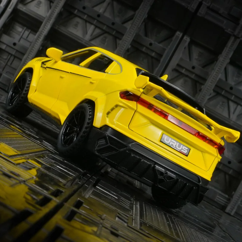 1:32 Lamborghini urus liga modelo de carro ornamento, som e luz, brinquedo de rebote de metal, porta e capô do motor, porta-malas podem ser abertas