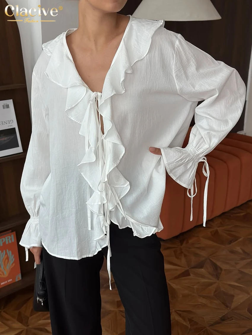 Clacive Sexy lockeres weißes Damenhemd 2026 Mode V-Ausschnitt Langarmshirts Elegante klassische Rüschen Solides Top Damenbekleidung