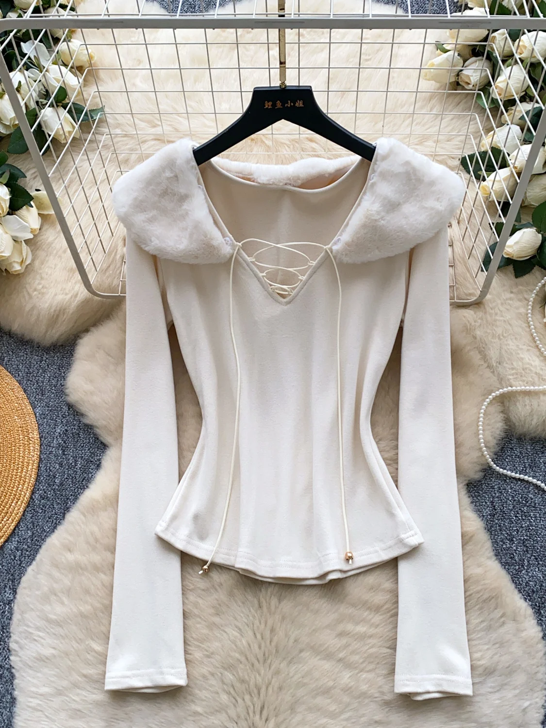 

Slimming Long Sve V-Ne T-irt Women's Faionable Winter Top with Detachable Fur Collar Belted Base Layer irt