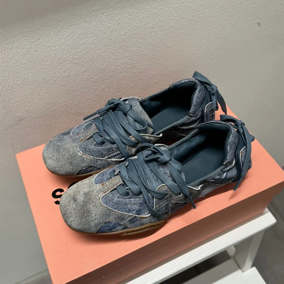 

Модные женские туфли 2026 года в балетном стиле, ковбойские, с эффектом мятой кожи, для тренировок, с жемчужным декором, на плоской подошве, повседневные, легко надеваемые