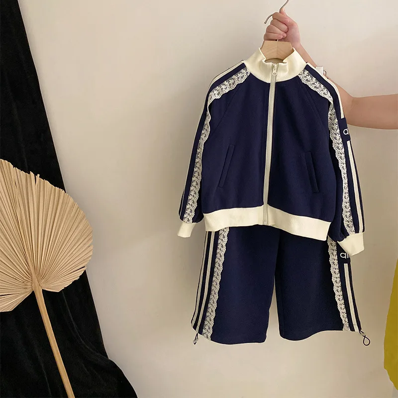 

Комплект из двух предметов для девочек, корейская осень 2021, новые повседневные брюки, кружевное полосатое милое пальто, свободный комплект