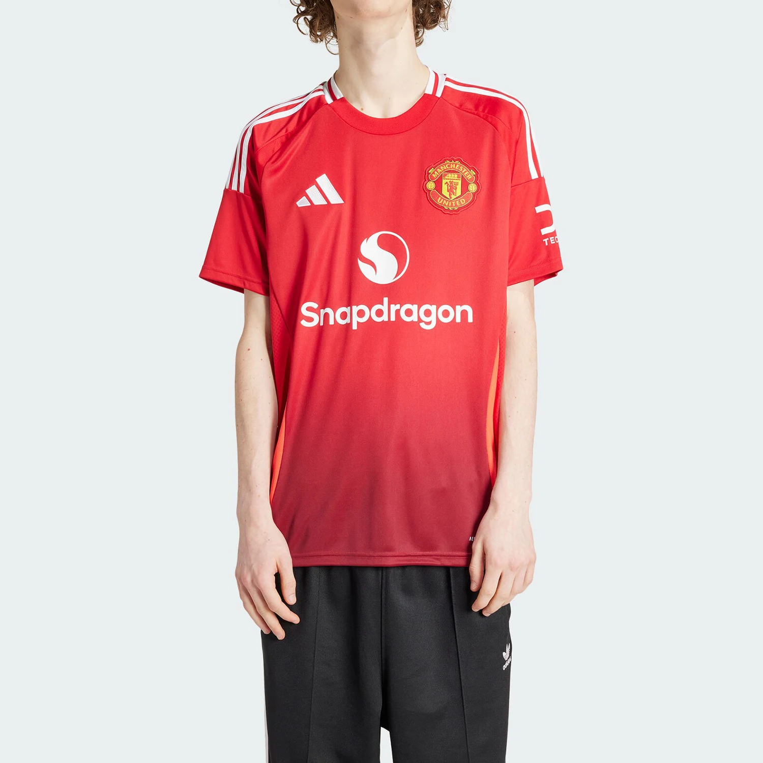 

Официальная мужская футболка Adidas 2024, новая мужская тренировочная влагоотводящая футболка с короткими рукавами IU1397