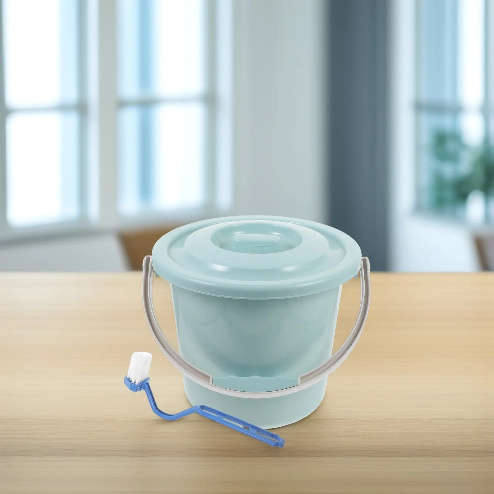 

Portable Plastic Urinal for Elderly Disabled Adults Nighttime Use Non-Slip Base Smooth Edges Easy Pot with Lid