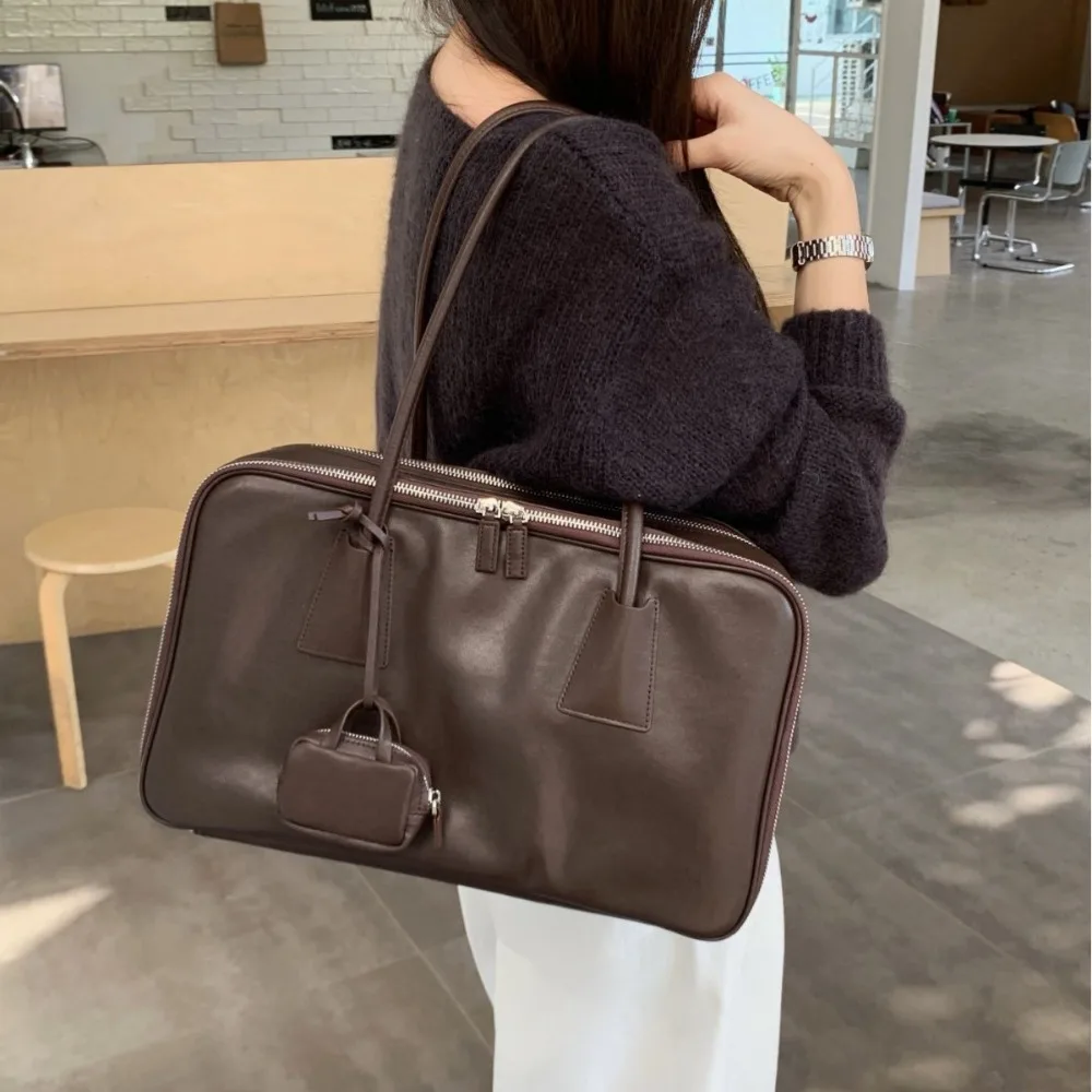 

2025 New First-layer Cowhide Bowling Bag Boston Large-capacity Commuter Shoulder Handbag Computer Briefcase Casual Versatile