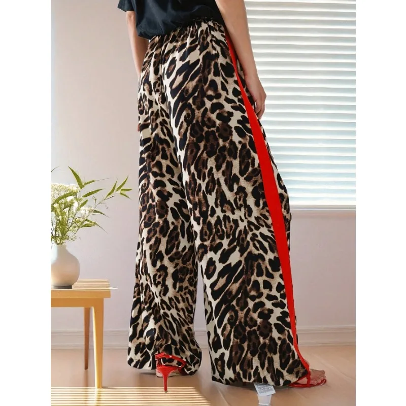 ขนาดบวกใหม่ของผู้หญิงขายาวตรงเสือดาวพิมพ์ด้านข้างกางเกงลายแนวนอน