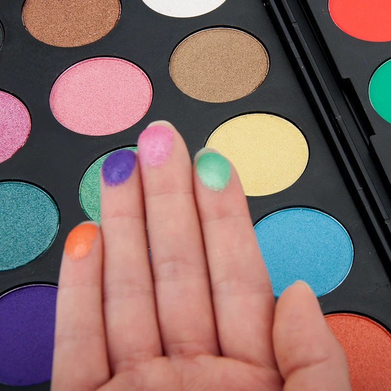 Paleta de sombras de ojos VERONNI de 30 colores de doble capa – Acabados mate y brillantes, altamente pigmentados, fáciles de difuminar