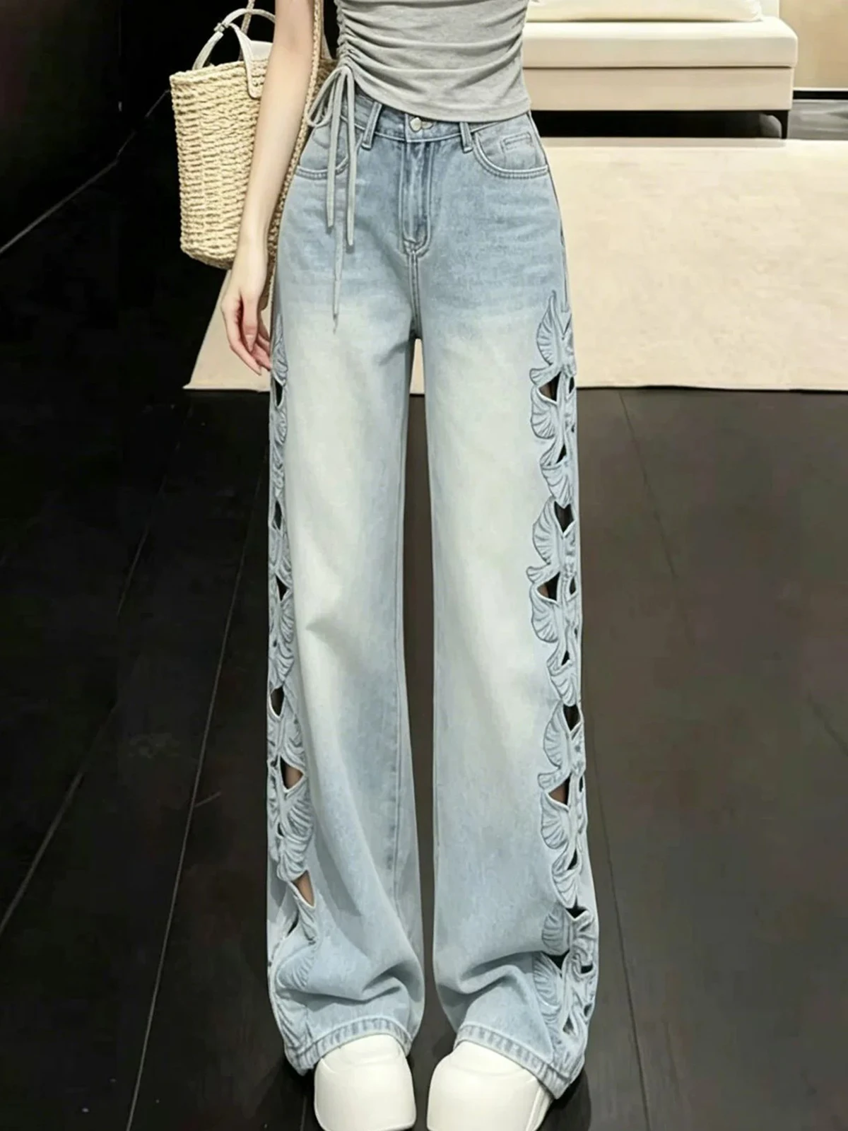 

American Style Light Blue Embroidered Wide Leg Jeans Women Summer 2026 New High Waist Slimming Loose Floor-Length Pants