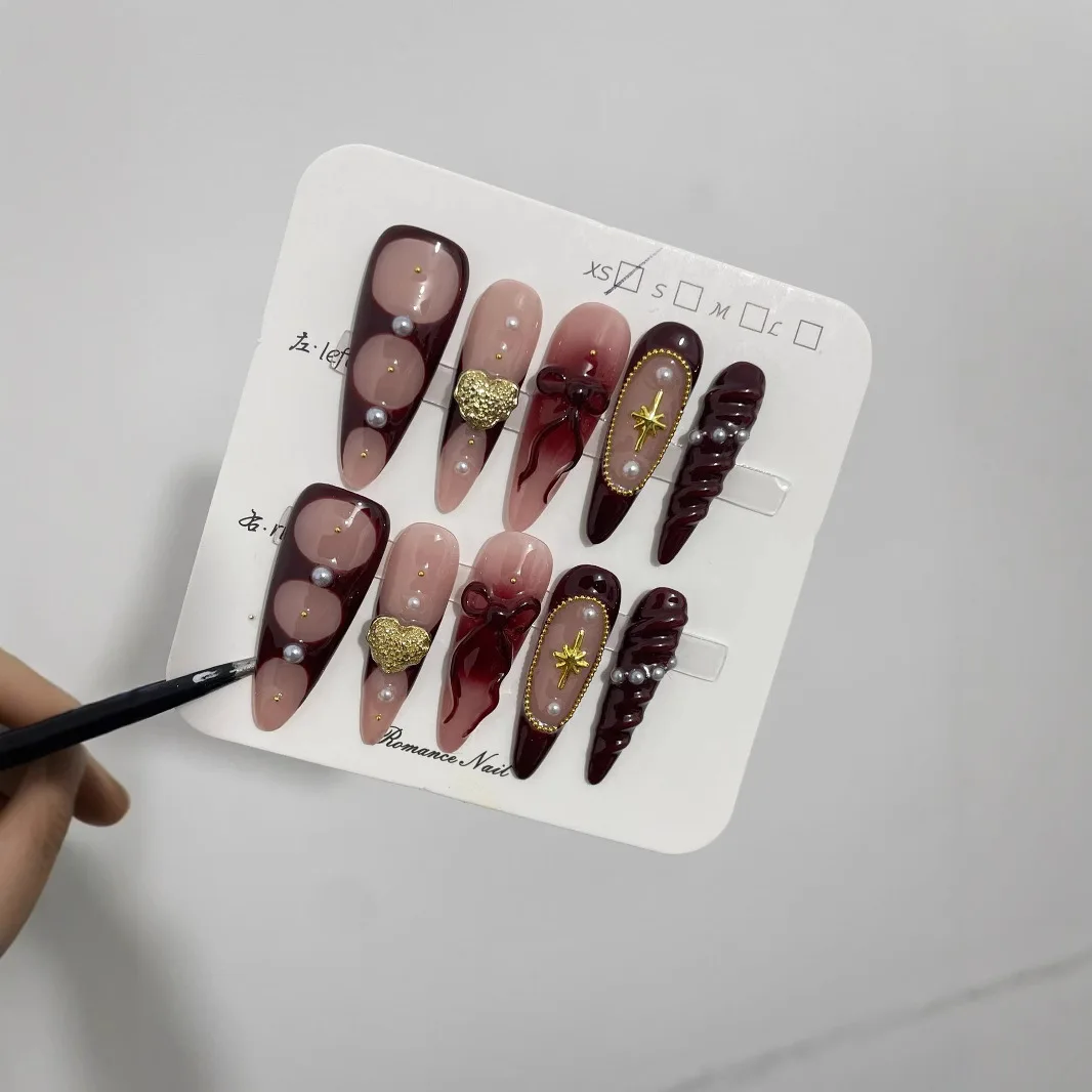 10 stuks handgemaakte gotische pers op nagels donkerrood 3D boog lange amandel nep nageltips draagbaar Europese heavy metal valse nageltips