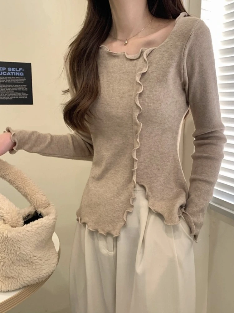 سترات نسائية محبوكة لخريف وشتاء 2025 سترات غير رسمية ضيقة بحافة فطريات الأذن وأكمام طويلة وفتحة جانبية بلوفر نسائي ملابس علوية متينة