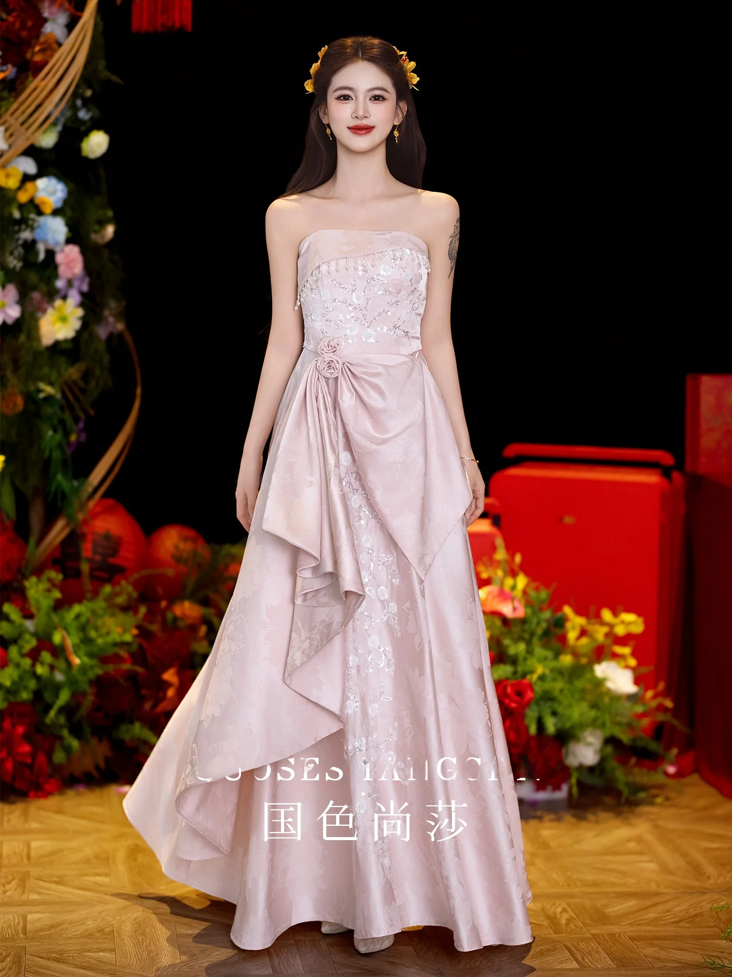 

Розовое вечернее платье без бретелек для помолвки, женское, новинка 2026 года, платье для ведущей, свадебный наряд для тостов, элитное, с длинными рукавами