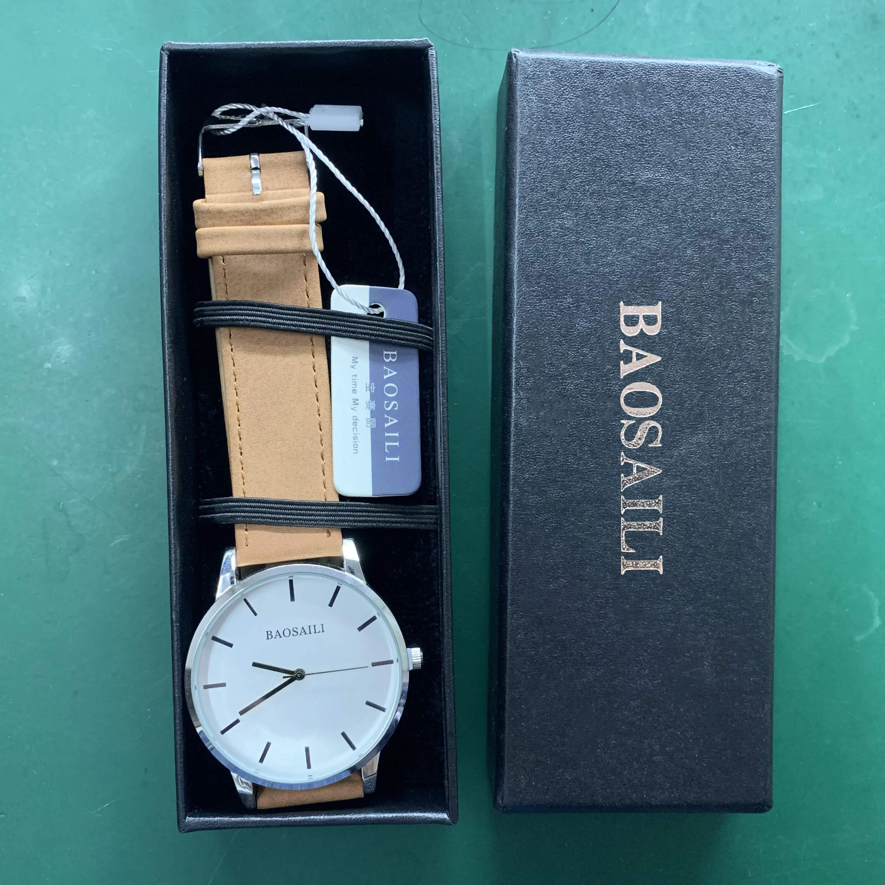 اسم العلامة التجارية المخصصة الرجال الساعات الفضة شبكة من الاستانلس استيل الفرقة اسم خاص شعار ساعة تصميم بسيط شخصي