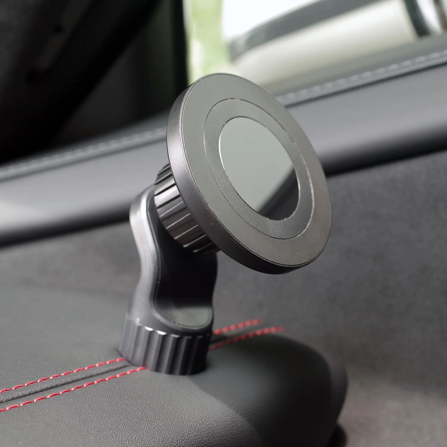 

Автомобильный держатель телефона для Xiaomi SU7 автомобильный кронштейн подходит для Xiaomi SU7 автомобильная подставка для телефона контрактная но не проста