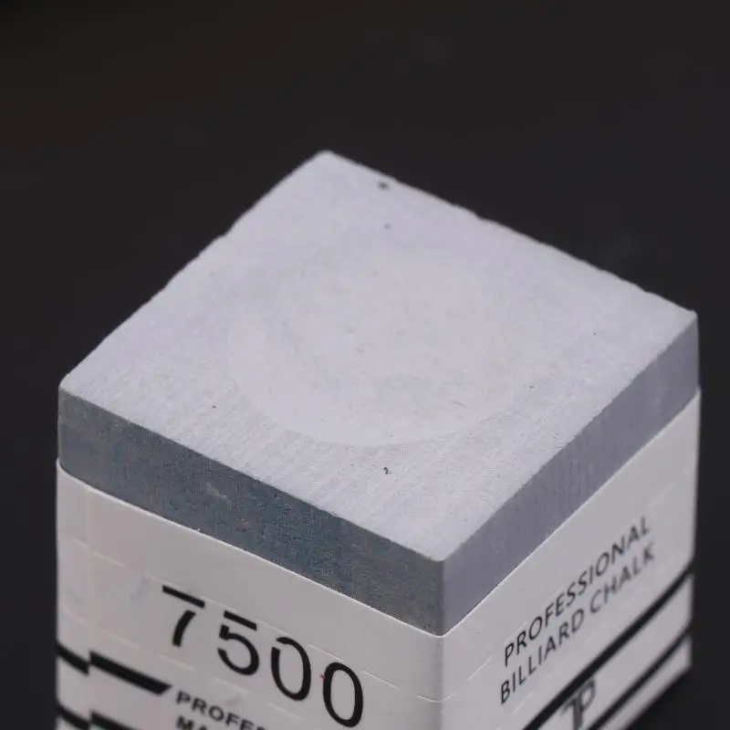 Novo 1pc com caixa de armazenamento antiderrapante giz de bilhar piscina cue vara giz snooker fácil pó bilhar giz piscina acessórios