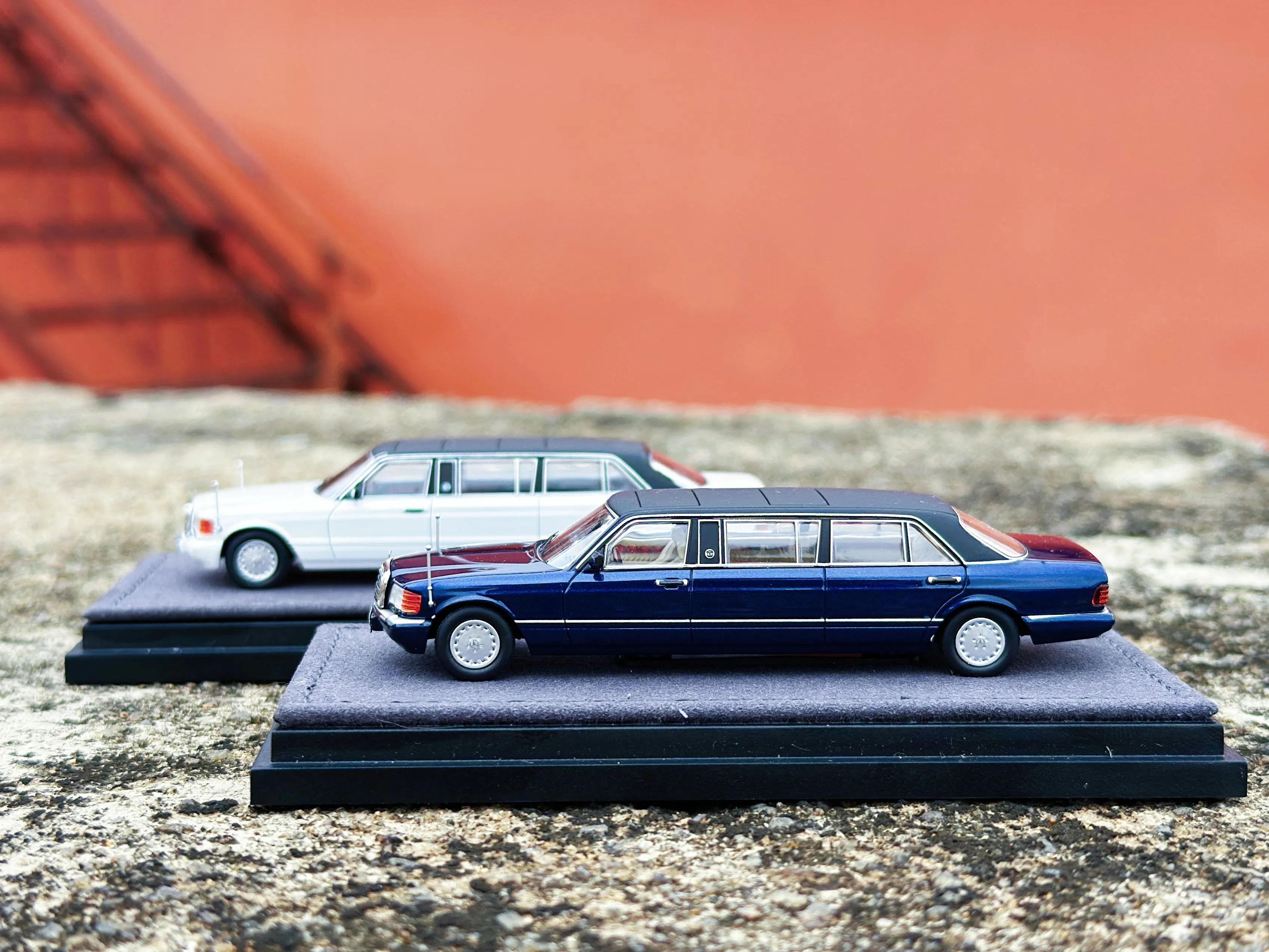 

1:64 S-Class W126 Extended Limousine TRASCO 1000SEL Alloy Car Model