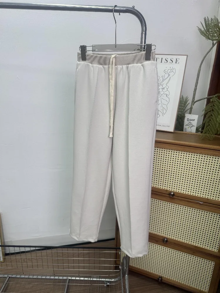 بنطلون رياضي جديد للربيع 2025 بتصميم بسيط وعصري، مريح وسريع الجفاف، بخصر عالٍ وساق مستقيمة، مناسب للأزواج.