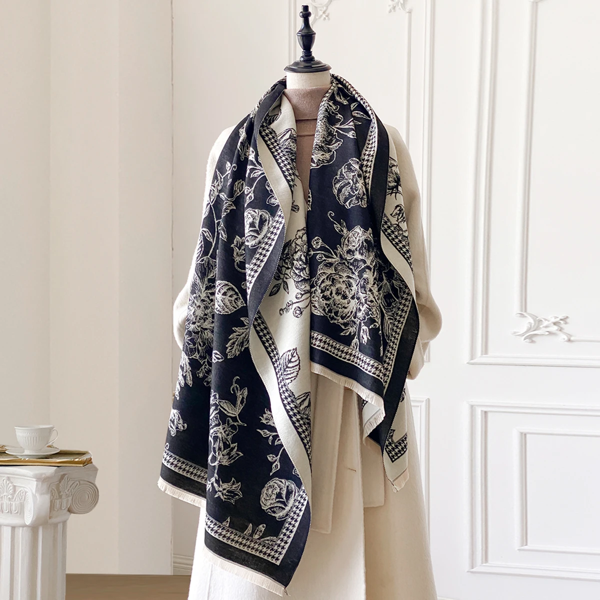 

Winter Elegance Cashmere Two-Sided Scarf For Women Print Shawl Female Pashmina Luxury Brand Poncho Thick Blanket Warm Bufanda