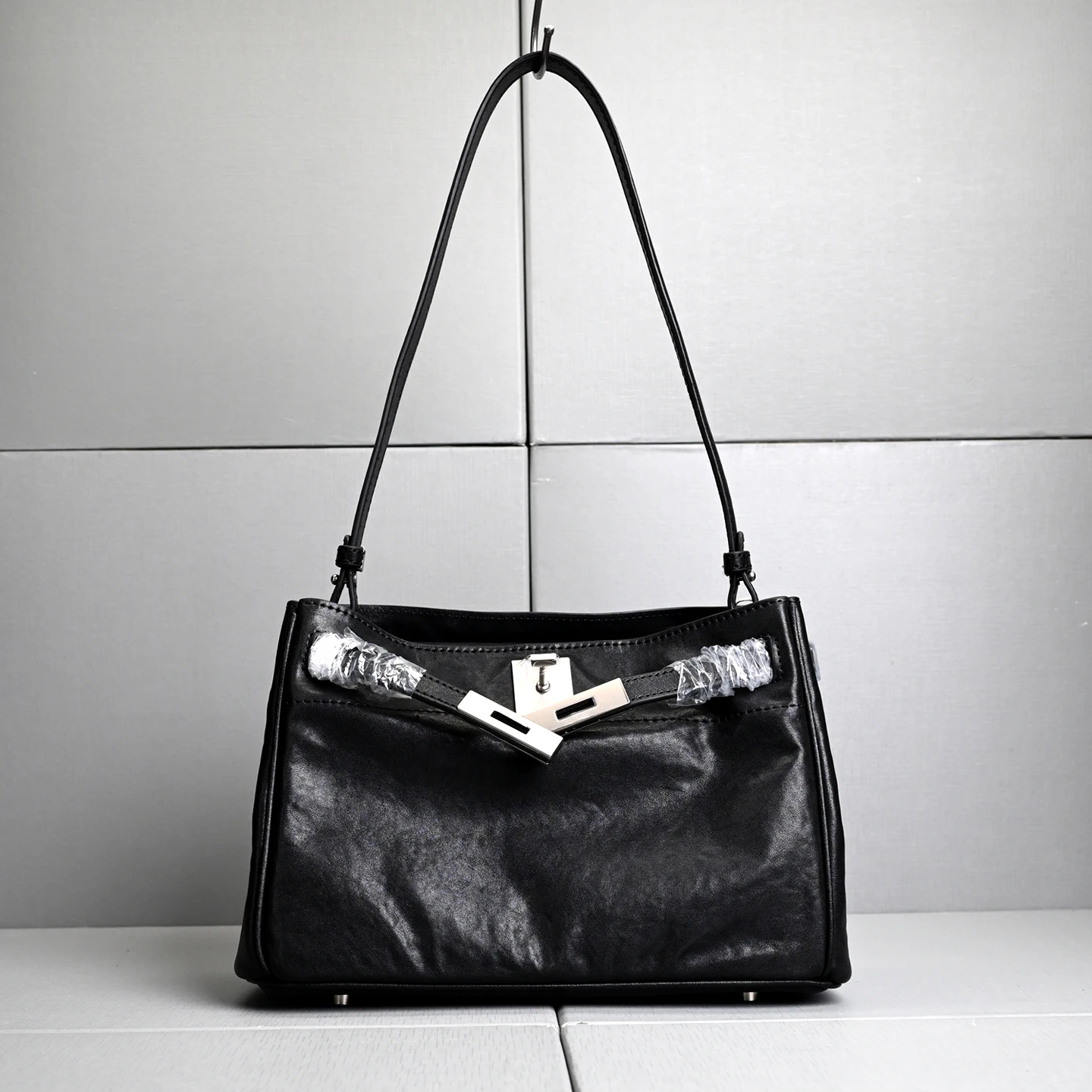 

XHTY Genuine Leather Vintage Women's Bag Underarm Crossbody Bag Shoulder Bag College Style High-End Feel New Full-grain cowhide