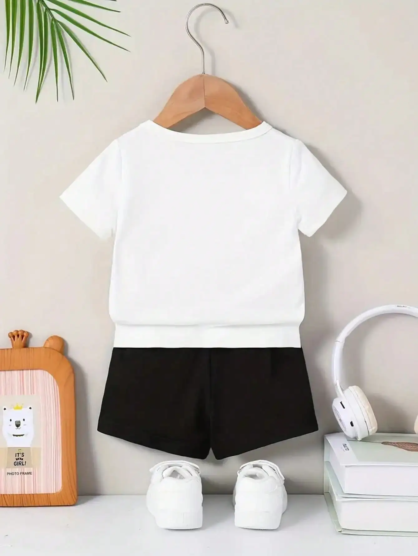 Sommer-Kinderbekleidungsset mit Cartoon-Tiger-Print, Rundhals-T-Shirt und elastischem Bund, einfarbige Shorts. – Detail 5