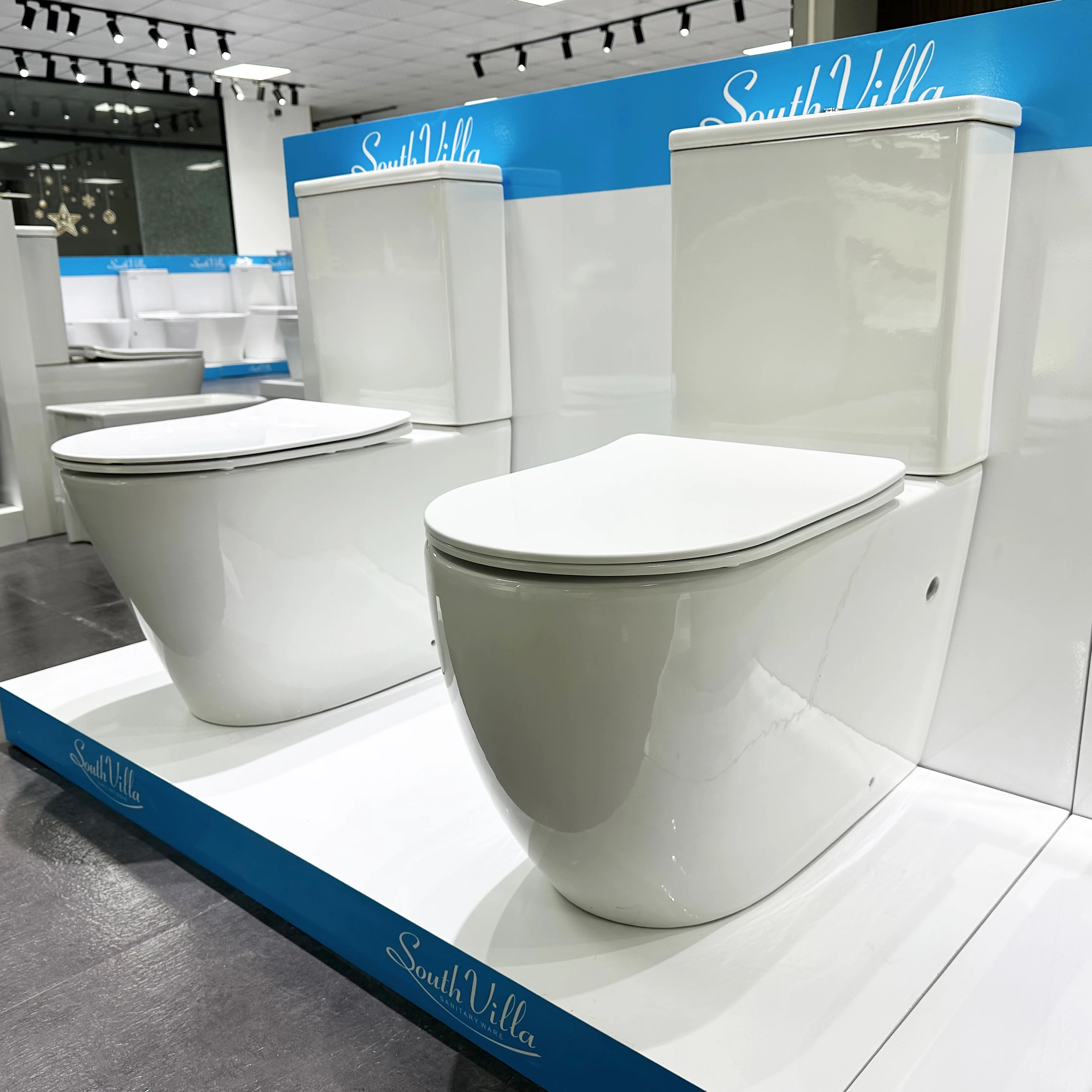 

Fashion Water Saving Toilet Commode Back to Wall Rimless Sanitary Ware Bathroom Porcelain Ceramic Two Piece Toilet