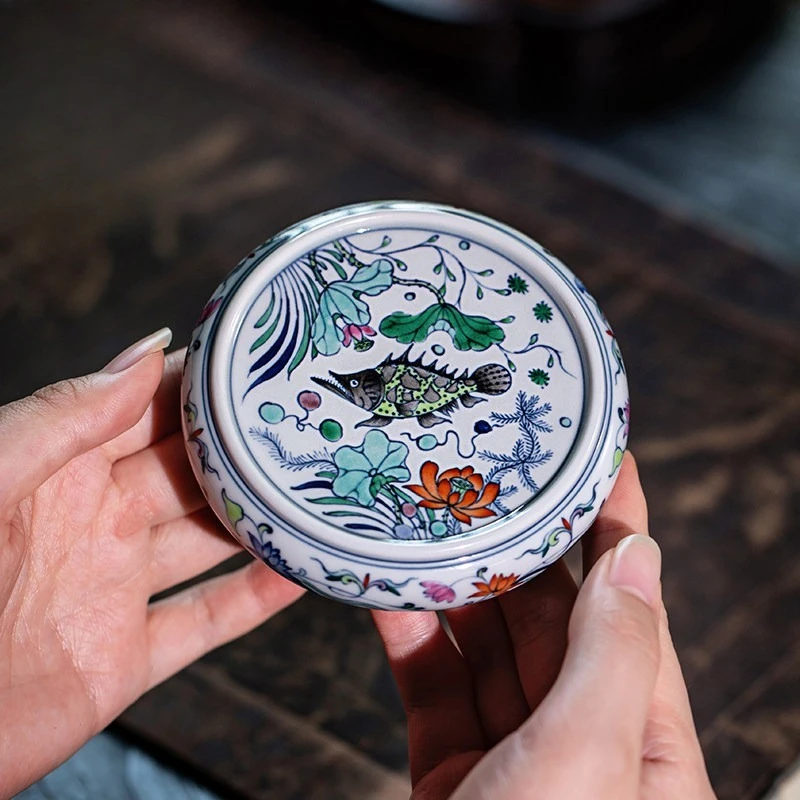 

Ceramic Jingdezhen hand-painted blue and white bucket color firewood kiln fish and algae pattern, cover set accessories