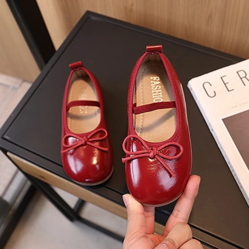 حذاء جلدي أنيق للأطفال لشتاء 2025 الطبعة الكورية الجديدة حذاء Pinglefu للأطفال حذاء بناتي مضاد للانزلاق لأداء الأميرة متعدد الاستخدامات