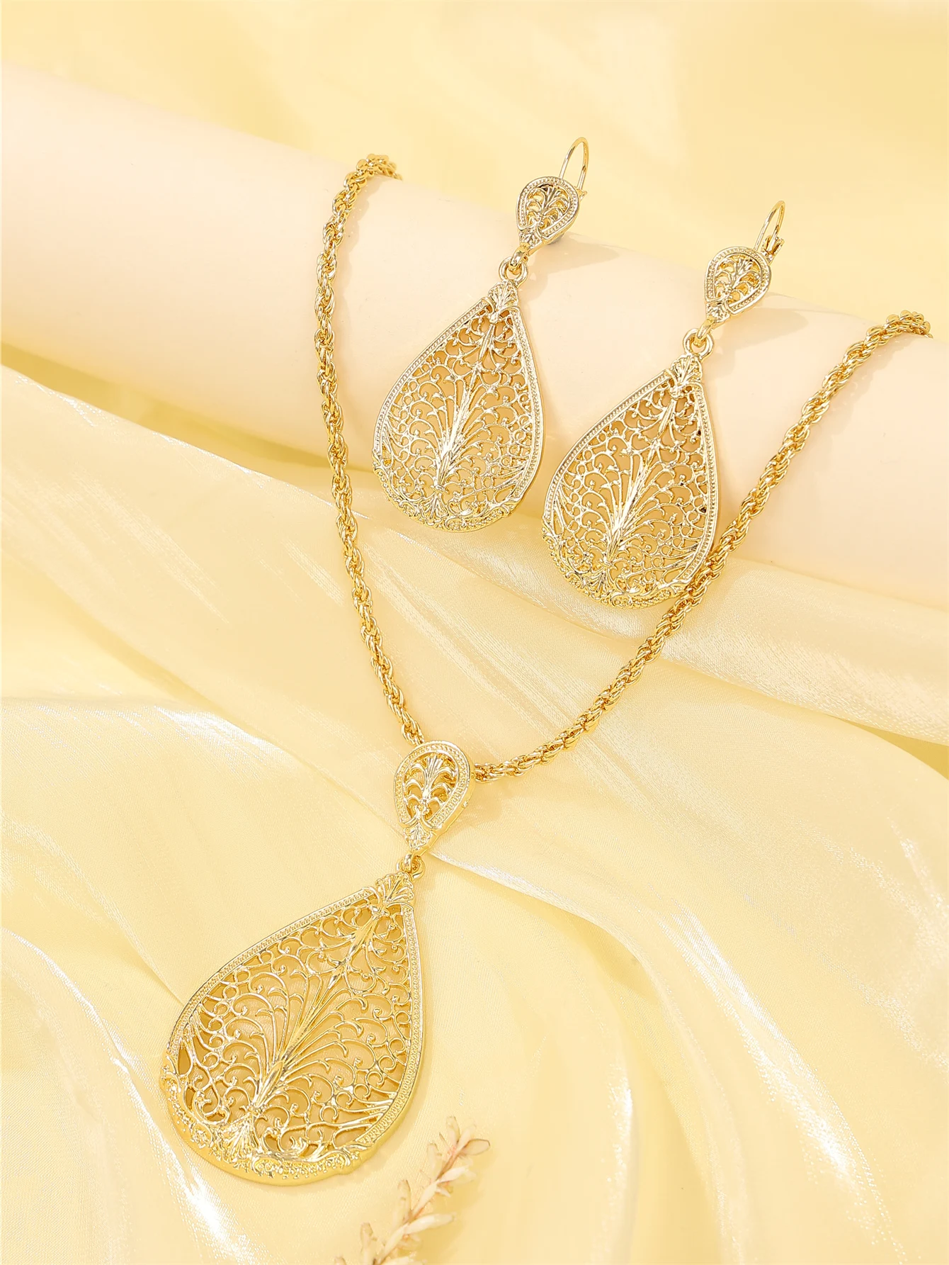 

Luxury ladies' jewelry set necklace earrings bracelet 3-piece Moroccan bridal trendy set wedding banquet festival gifts