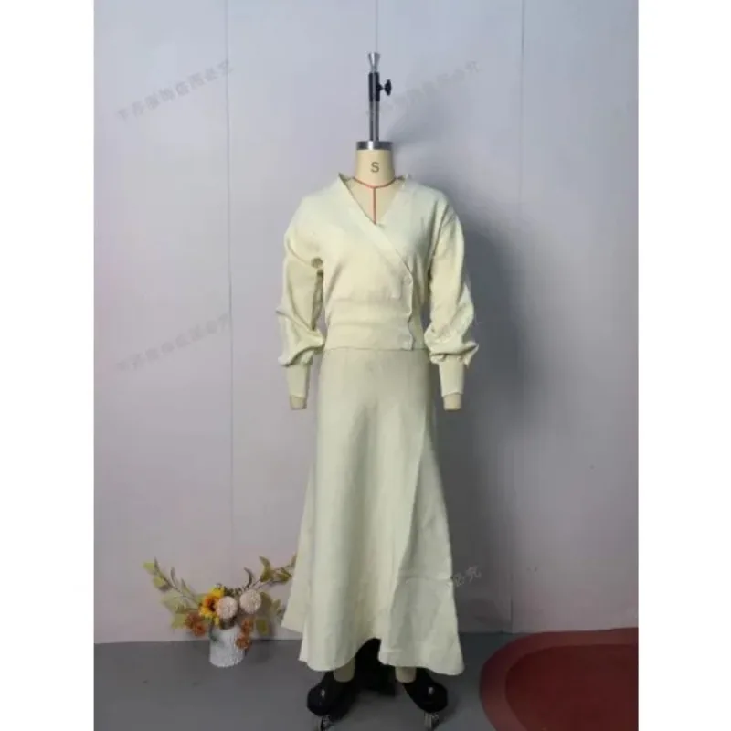 

Женский комплект из 2 предметов, осень 2024, новый укороченный однотонный топ с длинными рукавами и юбка трапециевидной формы, костюм, женские модные повседневные длинные платья, наряды