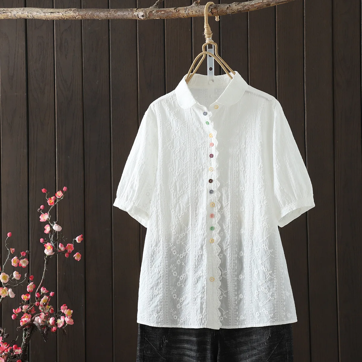 Nuova camicia a mezza manica in cotone estivo 2025, ricamo colletto rovesciato da donna, camicetta ampia con bottoni colorati Mori Girl T56220CC