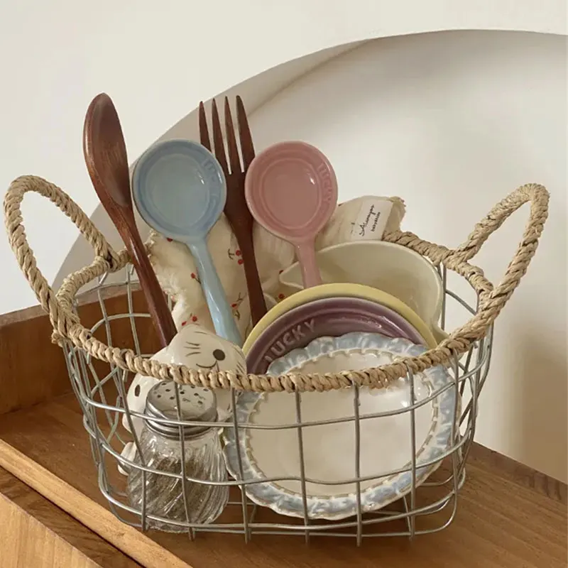 

Retro Handwoven Storage Basket Hand-held Picnic Book Cosmetics Storage Basket Cutlery Collection Box for Kitchen Bedroom Outdoor