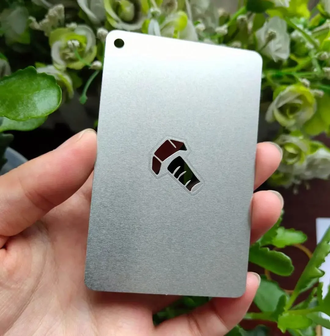 

2025 горячий дизайн профессиональных изготовленных на заказ высококачественных дешевых металлических визитных карточек для лазерной гравировки