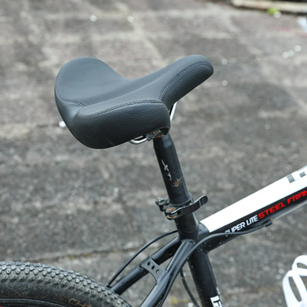 Wysokiej jakości siodełko rowerowe, poszerzone, amortyzujące, wytrzymałe, stylowe, przystojne, wodoodporne, łatwe w czyszczeniu, niezbędne akcesorium na rower szosowy.