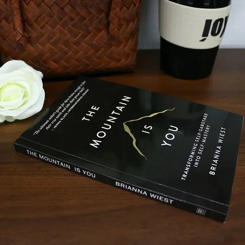 Mountain Is You Book: Edição em Inglês de Autotransformação, Dare To Challenge Yourself e Strive para Amanhã