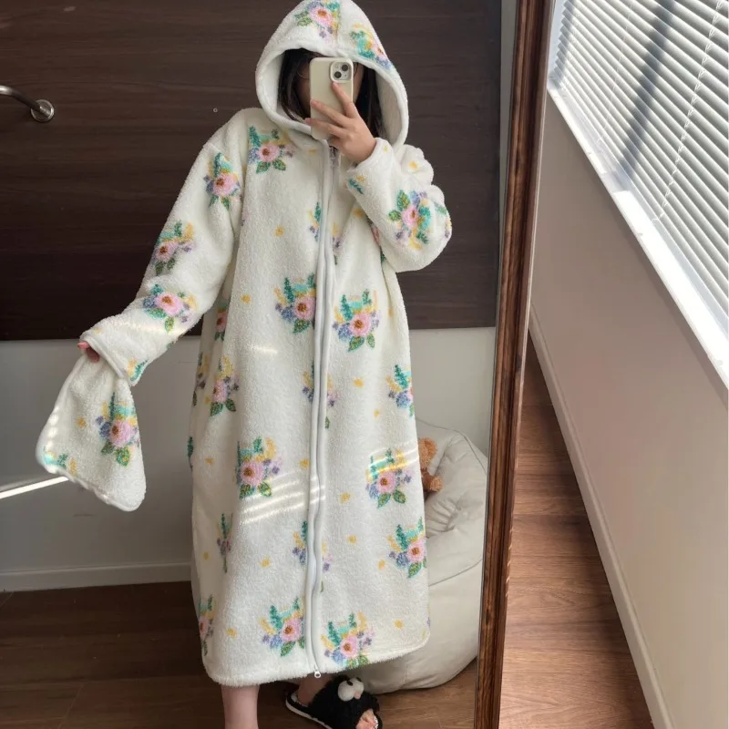 Loose Striped Coral Fleece Pajamas, Women's Winter Fashion New Thickened Casual Warm and Comfortable Home Wear  Pajamas with Hat