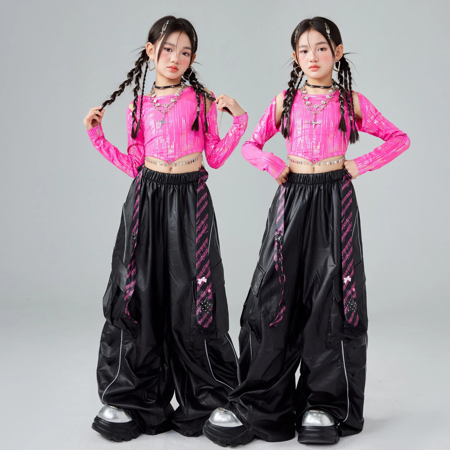 2026 ジャズダンス衣装女の子長袖ピンクへそトップス黒革パンツ子供 Kpop ヒップホップパフォーマンス服 BL18347