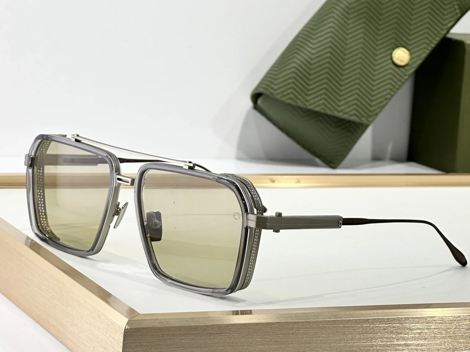 Gafas de sol de alta calidad para hombres y mujeres AKS-510 TAMAÑO 140-152 Estilo UV400 Moda retro Diseño especial Gafas de sol con caja