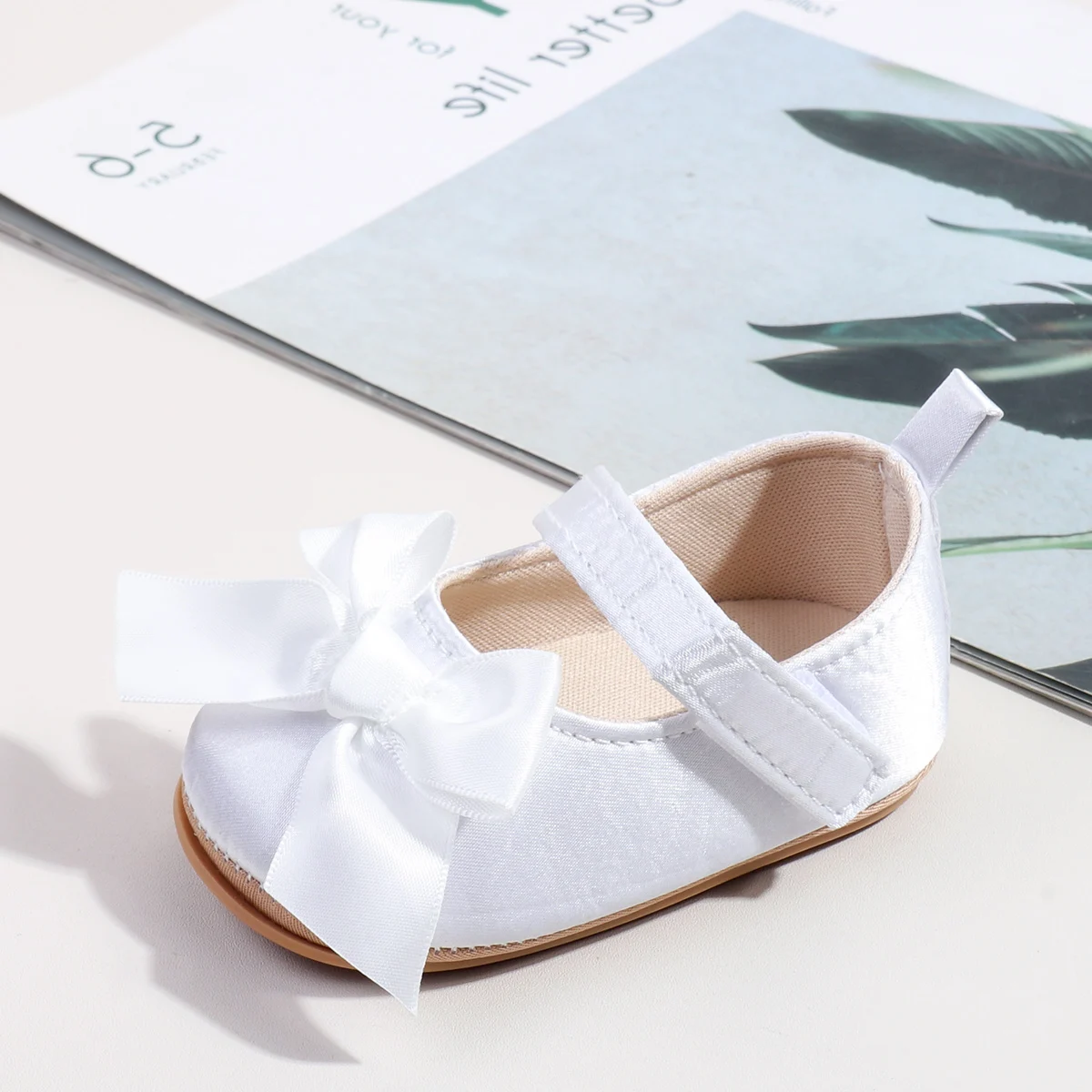 2025 primavera y otoño nuevo estilo zapatos de aprendizaje de princesa para bebés-zapatos de tela cómodos y versátiles con lazo para niños pequeños