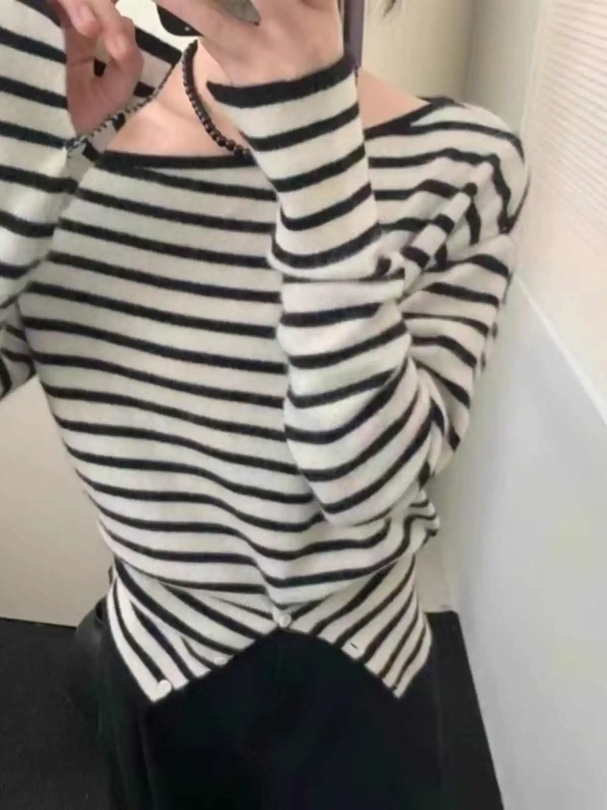 High-end niche tops, fashionable foreign style, small off-the-shoulder striped wool sweater.