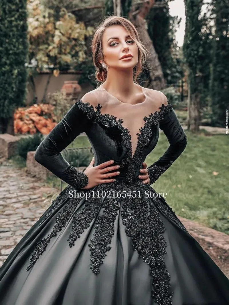 Vestidos De Casamento Gothic A Line com Ilusão Jewel Neck, Mangas Compridas, Apliques De Renda, Contas De Cristal, Vestidos De Noiva, Vestido De Baile Preto