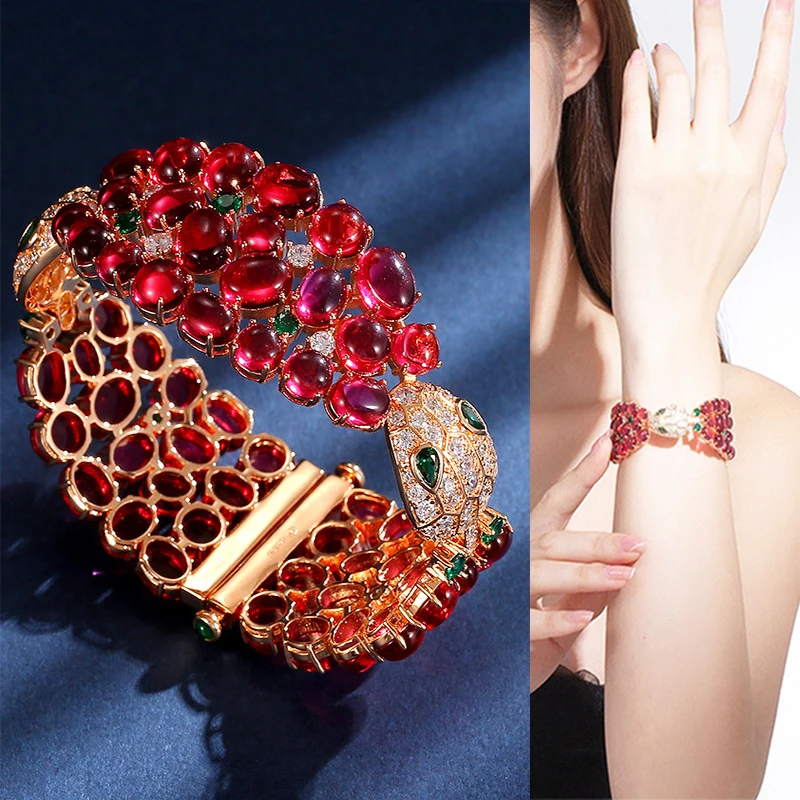 

Luxury Designer Jewelry Emerald Snake Head Design Bracelets Inlaid Red Garnet Rose Gold Color Bracelet Bangles for Women Jewelry