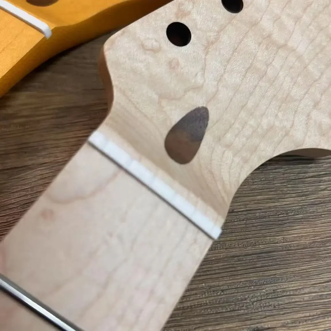 Vintage ST-Style Maple Guitar Neck – 21 Frets, 9.5