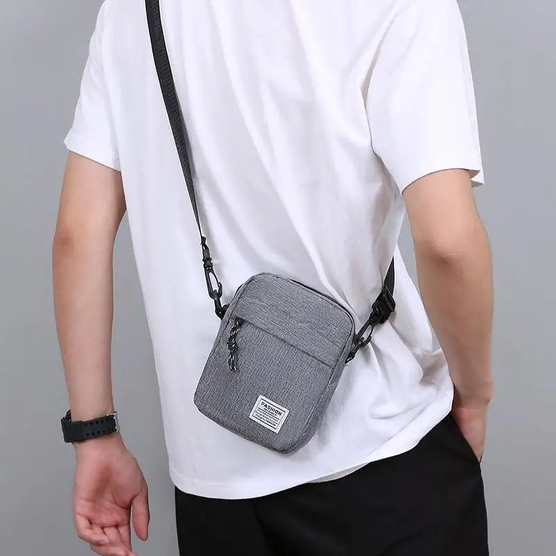 Herrentasche, erhältlich als Umhängetasche oder Crossbody-Tasche, geeignet für den täglichen Gebrauch während der Schule. Aus Nylonmaterial gefertigt – Detail 3