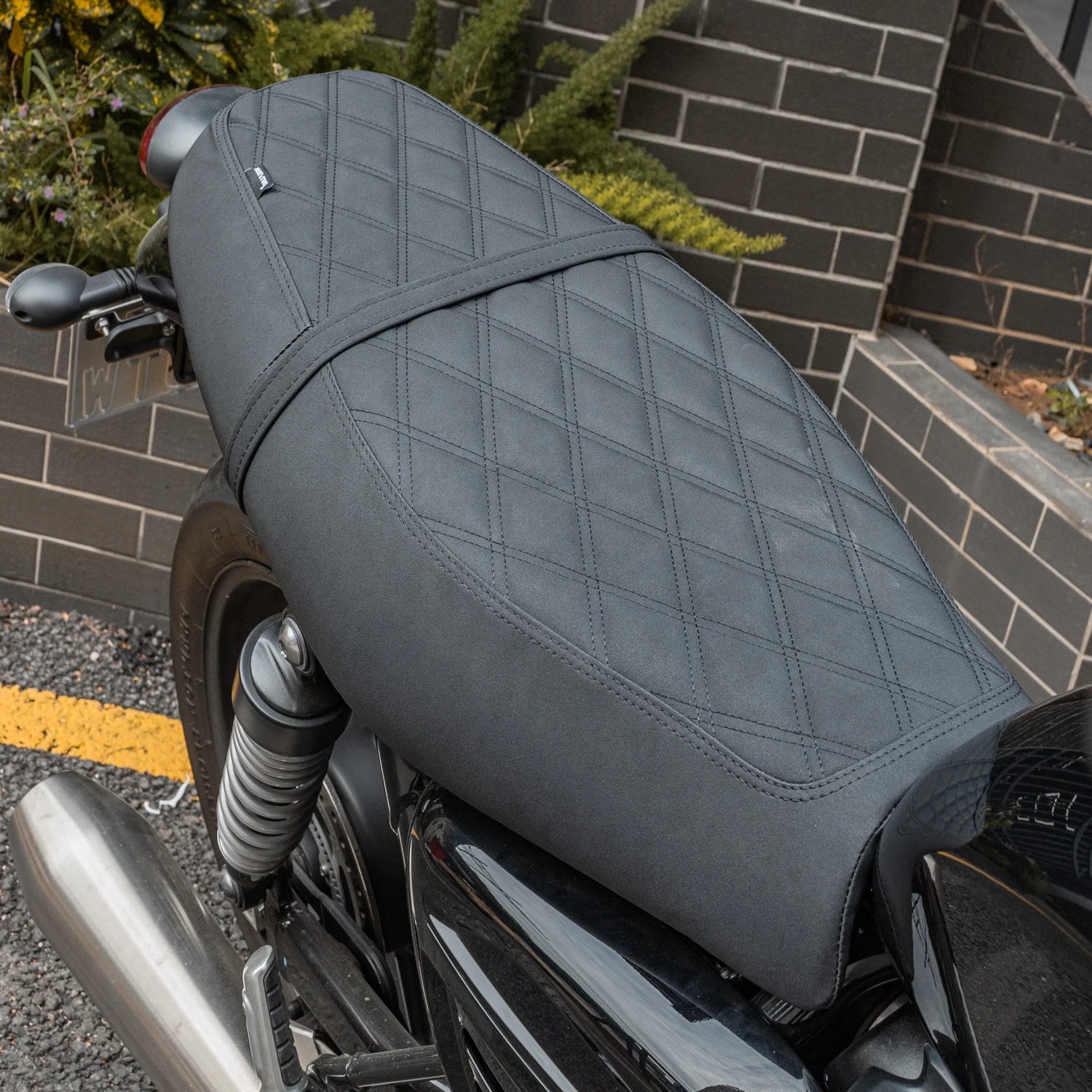 WOLFLINE One-Piece Seat for Triumph Street Twin 2016-2022 & Speed Twin 900 2023-2025 2-Up Rider Passenger Seat Cushion Comfort