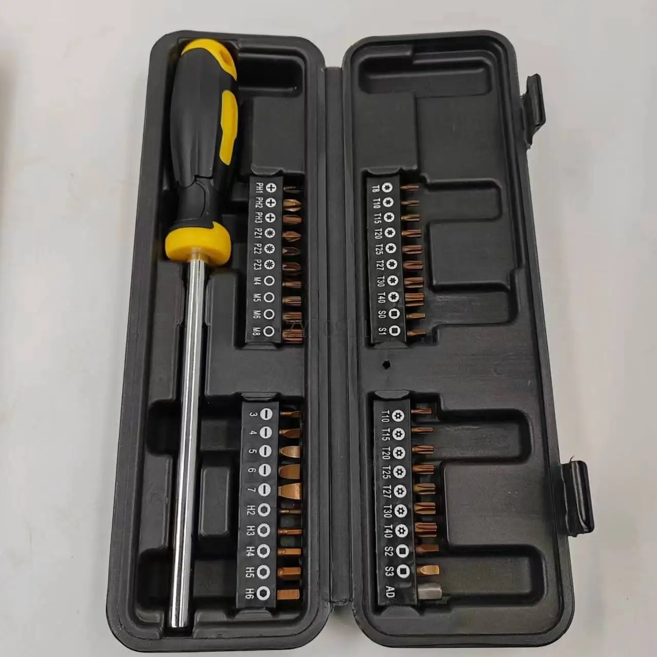 Set combinato di cacciaviti Lotto portatile multiuso a quattro angoli esagonale a sei stelle con scanalatura a croce di una parola e 12 angoli